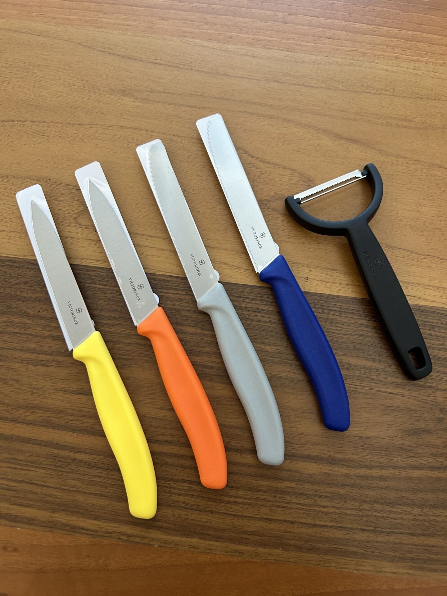 VICTORINOX 4 lü BIÇAK ve Soyacak seti